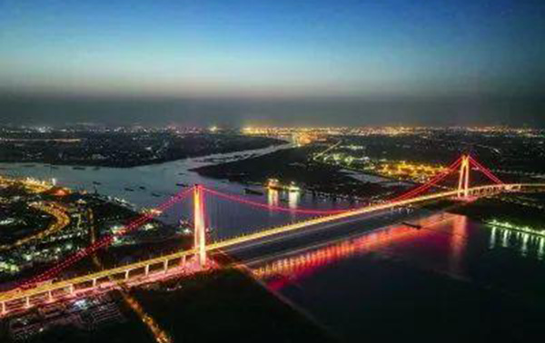 The night lighting project of China's first and the world's third longest